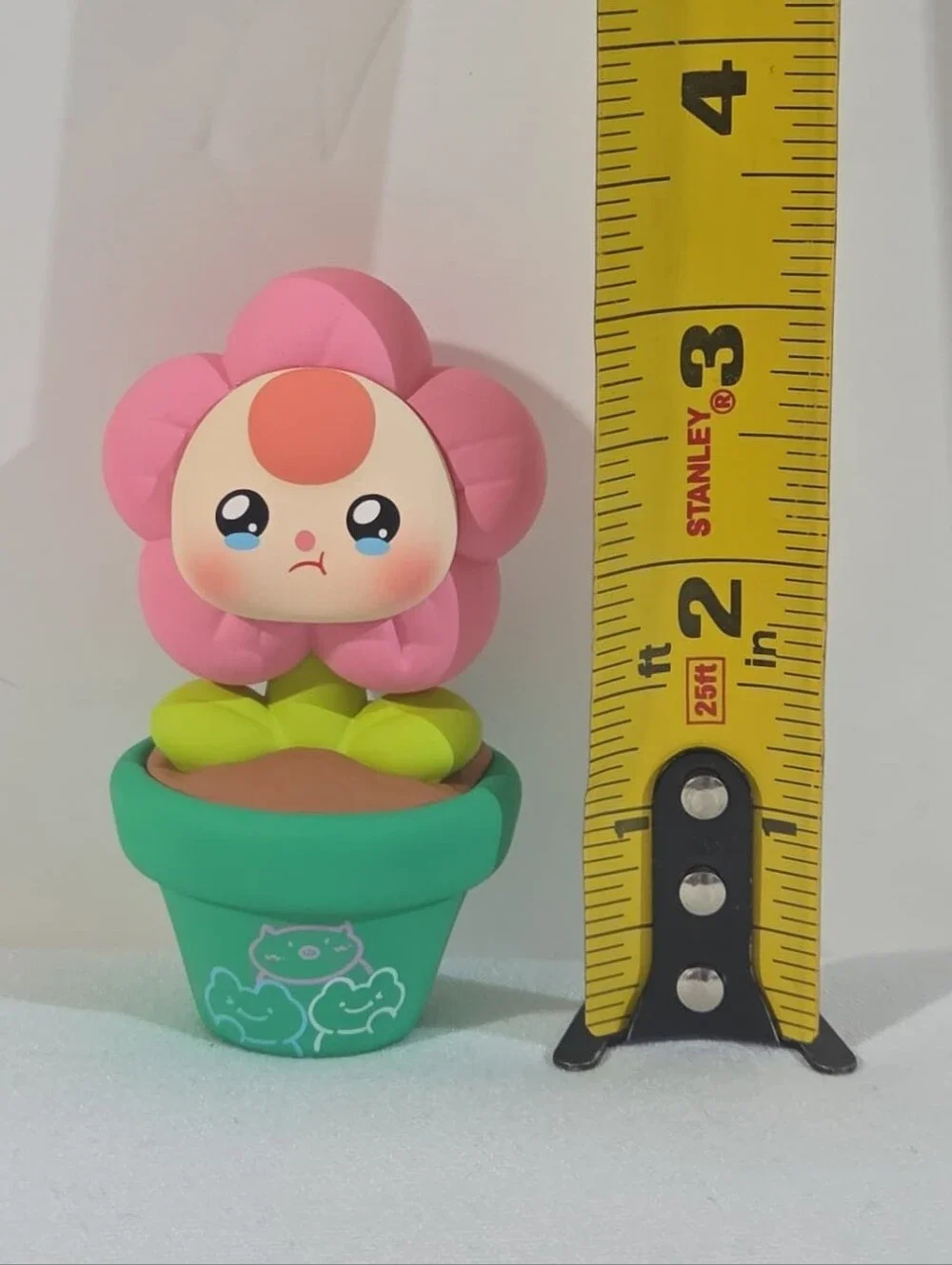 Baby Three teary-eyed flower mini figure